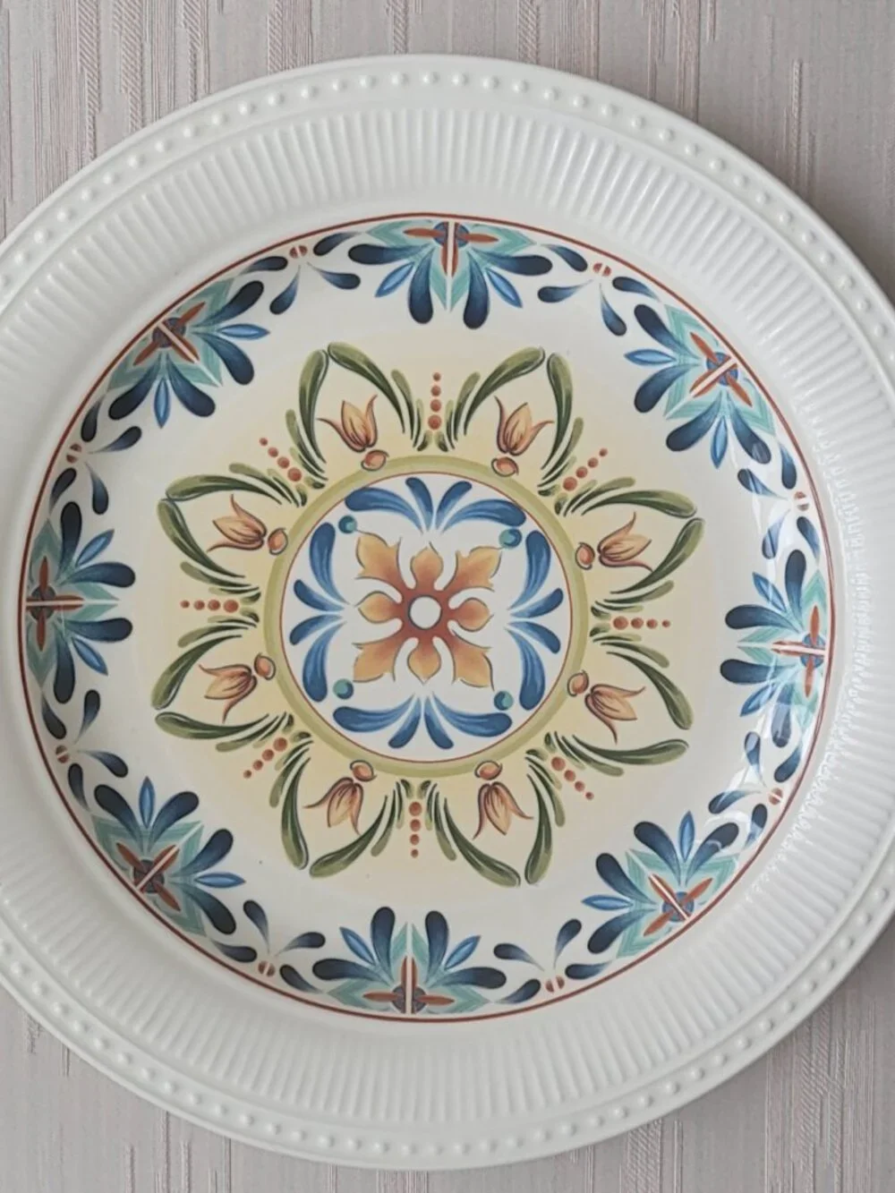 Pier 1 Imports ATHENA Embossed Rim Geometric Floral Pattern Dinner Plate 11 in